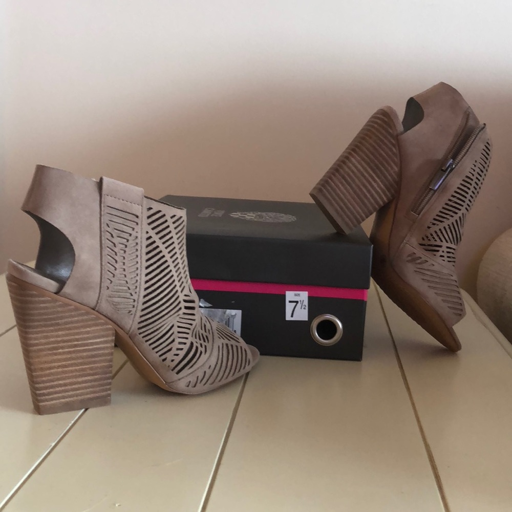 Shoes - Picture 2 of 4